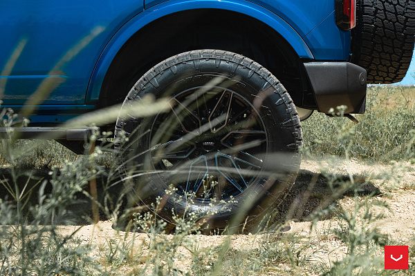 Фото дисков Vossen HF6-5 Черный глянец на Ford Bronco