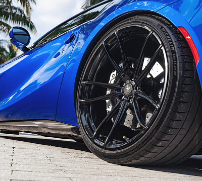Фото дисков Vossen S17-06 на Ferrari 812