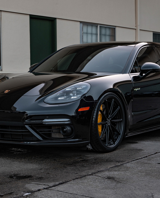 Фото дисков R11-R Черный сатин на Porsche Panamera II