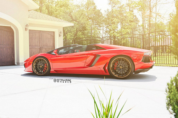 Фото дисков Strasse Wheels SV15T Deep Concave FS Другой цвет на Lamborghini Aventador