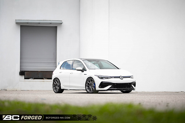 Фото дисков BC Forged KZ15 Глянцевый темный лак на Volkswagen Golf VIII