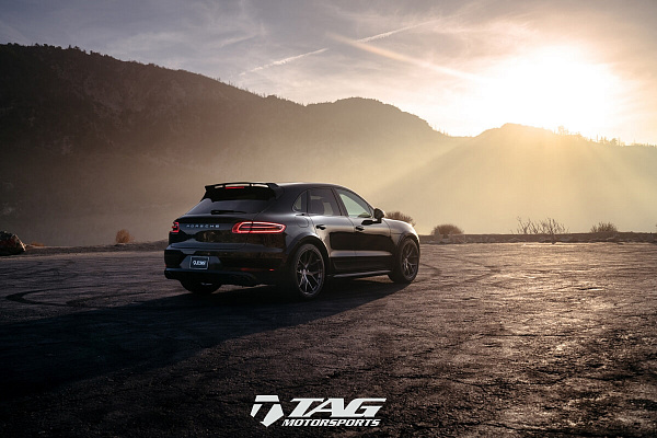 Фото дисков HRE P101 Глянцевый темный лак на Porsche Macan I