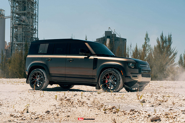 Фото дисков HRE P101 Черный глянец на Land Rover Defender II