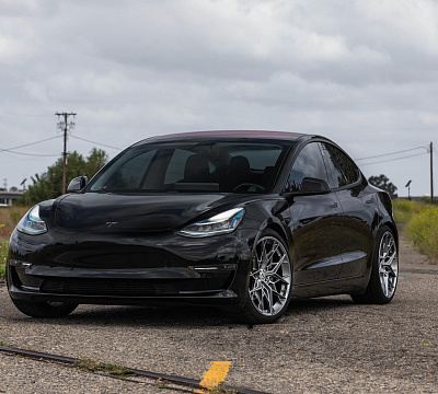 Фото дисков HRE FF10 на Tesla Model 3