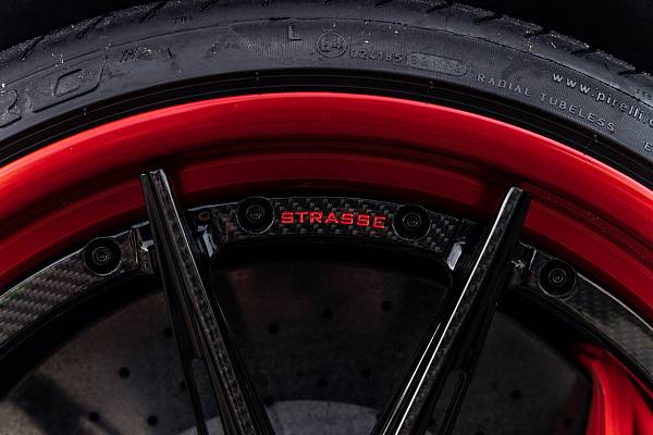 Фото дисков Strasse Wheels SV10-RS Performance Другой цвет на Lamborghini Aventador