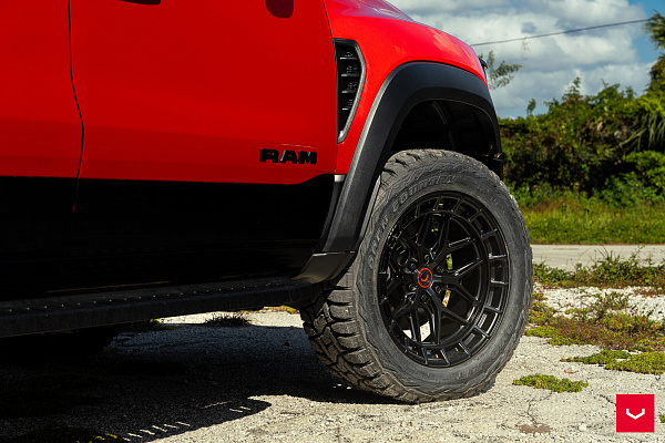 Фото дисков Vossen HFX-1 (6-Lug) Черный сатин на Ram 1500 V