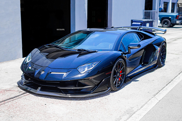 Фото дисков Strasse Wheels SV10 Deep Concave FS Черный сатин на Lamborghini Aventador