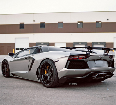 Фото дисков Strasse Wheels SM5R Deep Concave FS на Lamborghini Aventador
