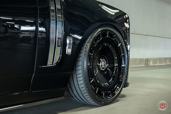 Фото дисков Vossen LC3-11 Черный глянец на Rolls-Royce Phantom