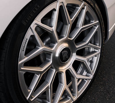 Фото дисков Strasse Wheels SV20M Deep Concave Duoblock RR на Rolls-Royce Cullinan