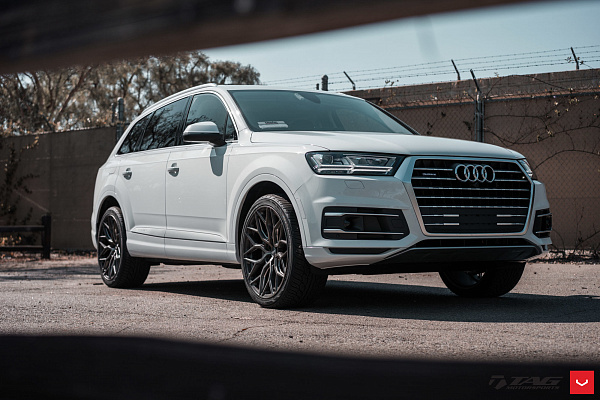 Фото дисков Vossen HF-2 Сатиновый графит на Audi Q7 (4M)