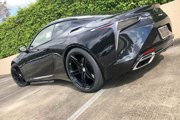 Фото дисков HRE P207 Черный глянец на Lexus LC 500