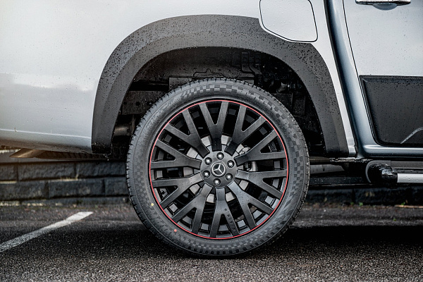 Фото дисков Kahn Kahn RS Черный сатин на Mercedes-Benz X-Class