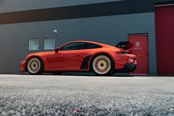 Фото дисков HRE 501 Сатиновое золото на Porsche 911 VIII