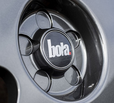 Bola B10