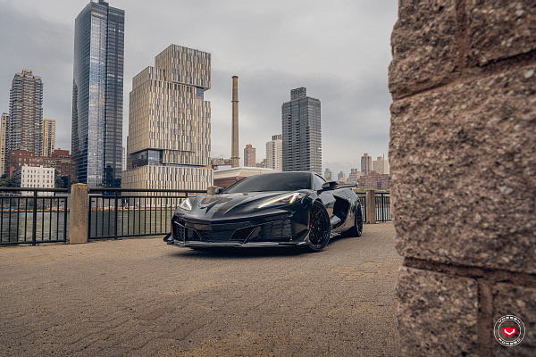 Фото дисков Vossen S21-02 Черный глянец на Chevrolet Corvette C8