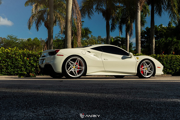 Фото дисков Anrky S1-X3 Глянцевый лак на Ferrari 488