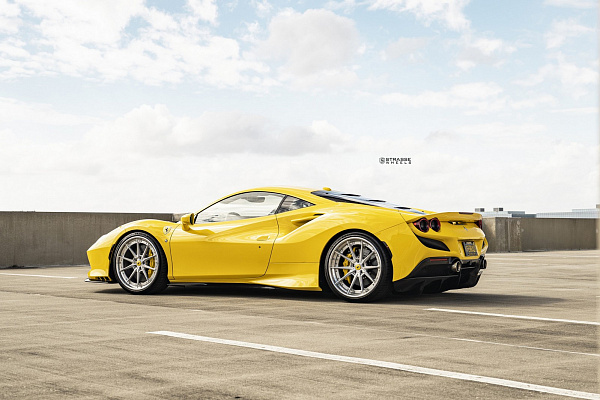 Фото дисков Strasse Wheels SV10 Deep Concave FS Глянцевый лак на Ferrari F8