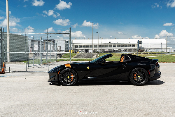 Фото дисков Anrky AN12 Черный сатин на Ferrari 812