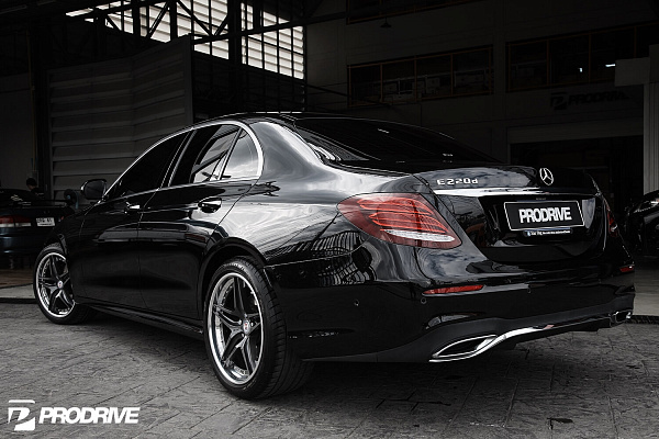 Фото дисков HRE S107 Глянцевый графит на Mercedes-Benz E-Class (W213, S213, C238)