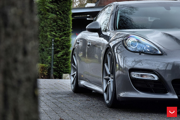 Фото дисков Vossen VFS-1 Сатиновый графит на Porsche Panamera I