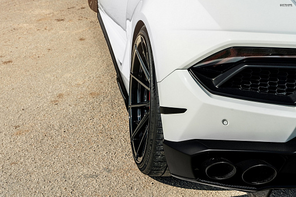 Фото дисков Strasse Wheels SV10 Deep Concave Duoblock Черный глянец на Lamborghini Huracan