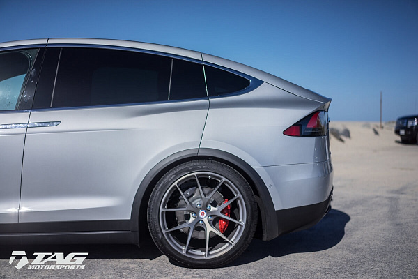 Фото дисков HRE P101 Сатиновый тонированный лак на Tesla Model X