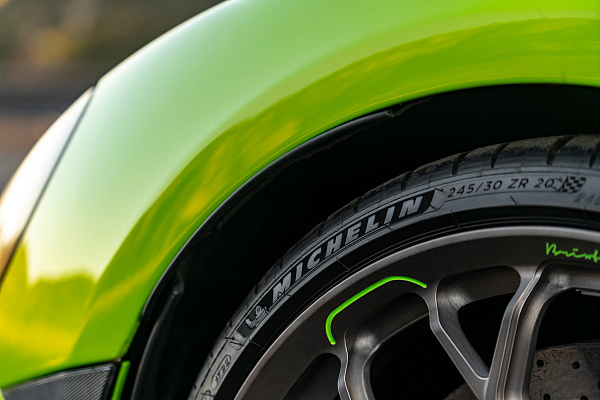 Фото дисков Brixton Forged PF14 R / RS Сатиновый темный лак на McLaren 600