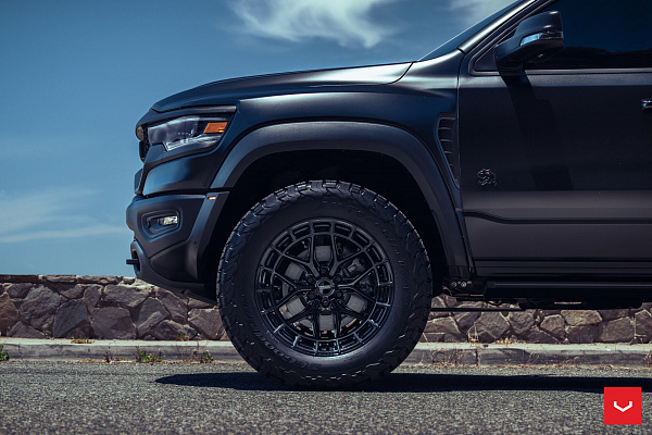 Фото дисков Vossen HFX-1 (6-Lug) Черный глянец на Ram 1500 V