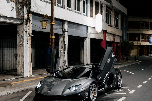 Фото дисков Brixton Forged NC01-R Серебро на Lamborghini Aventador