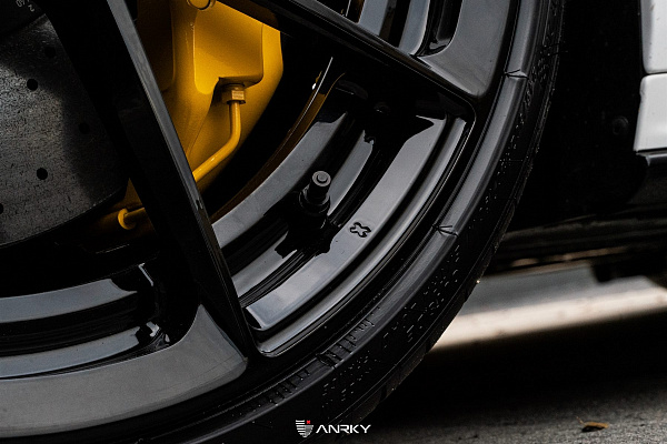 Фото дисков Anrky AN22 Черный глянец на Lamborghini Huracan