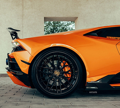 Фото дисков Strasse Wheels SV10M Deep Concave FS на Lamborghini Huracan