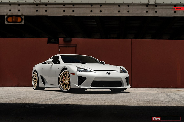 Фото дисков Anrky AN30 Сатиновое золото на Lexus LFA