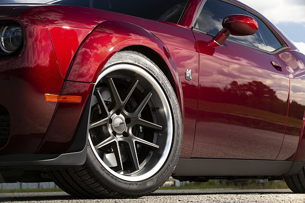 Фото дисков American Racing BISHOP Сатиновый графит на Dodge Challenger III