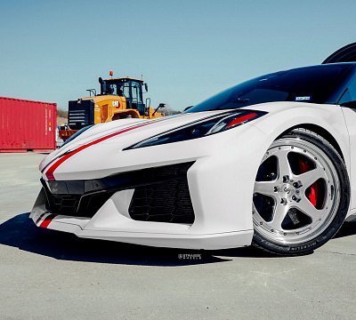 Фото дисков Strasse Wheels S5 Track на Chevrolet Corvette C8