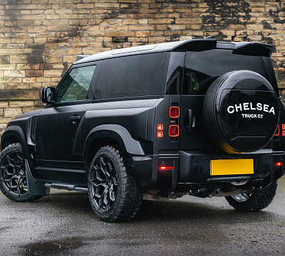 Фото дисков Kahn Type 57 RS на Land Rover Defender II