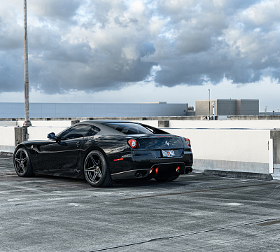 Фото дисков Strasse Wheels SV2 Deep Concave Duoblock на Ferrari 599