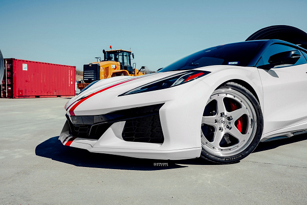 Фото дисков Strasse Wheels S5 Track Глянцевый лак на Chevrolet Corvette C8