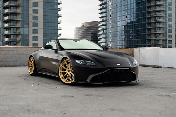 Фото дисков Brixton Forged R11-R Глянцевая шампань на Aston Martin Vantage 4