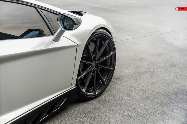 Фото дисков Anrky AN28 Глянцевый графит на Lamborghini Aventador