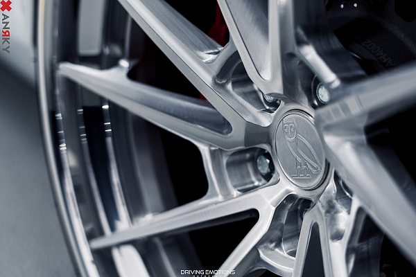 Фото дисков Anrky AN33 Глянцевый лак на Mercedes-Benz SLR McLaren