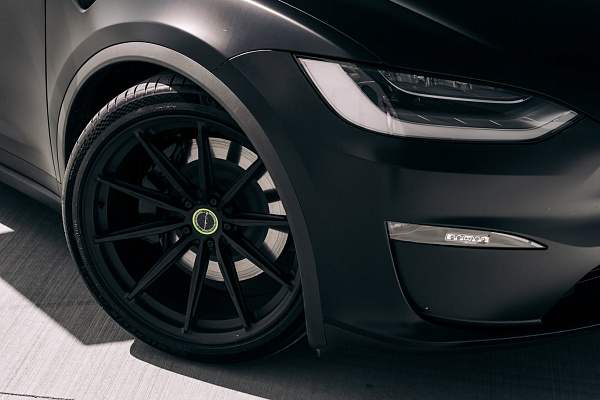 Фото дисков Brixton Forged R11-R Черный матовый на Tesla Model X