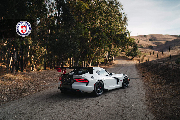 Фото дисков HRE C105 Черный сатин на Dodge Viper