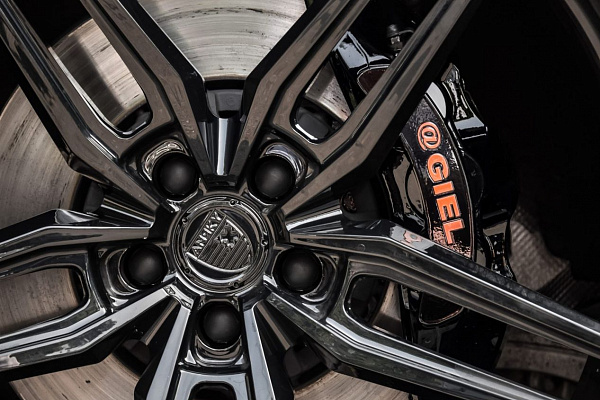 Фото дисков Anrky AN17 Черный глянец на Audi Q8