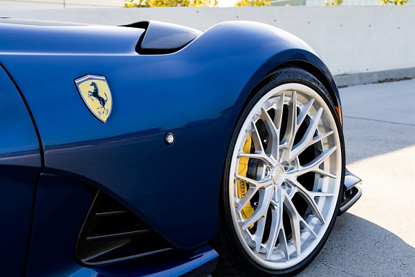 Фото дисков Anrky AN30 Глянцевый лак на Ferrari 812