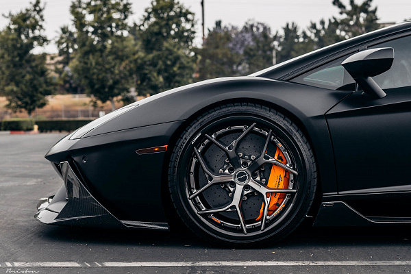 Фото дисков Brixton Forged PF5 Глянцевый темный лак на Lamborghini Aventador