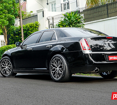 Фото дисков Vossen HF-2 на Chrysler 300 II