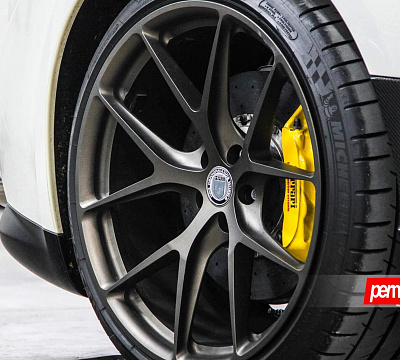 Фото дисков HRE P101 на Ferrari FF