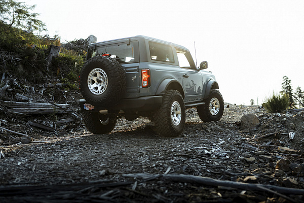 Фото дисков Black Rhino BAHARI Сатиновый лак на Ford Bronco