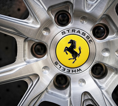Фото дисков Strasse Wheels SV10 Track на Ferrari SF90